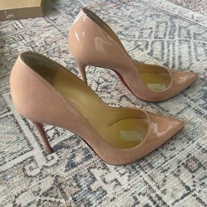 Beautiful pair of Christian Louboutin Pigalle Follie 100mm in size 7 womens.
